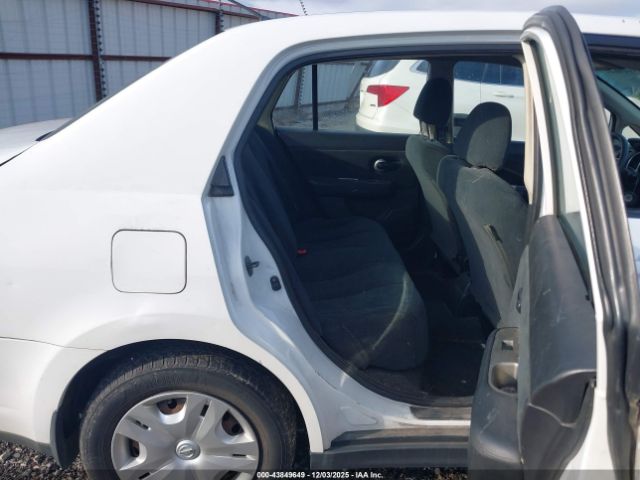 Nissan Versa 1.8s Image 7