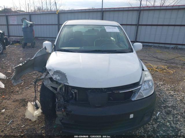 Nissan Versa 1.8s Image 8