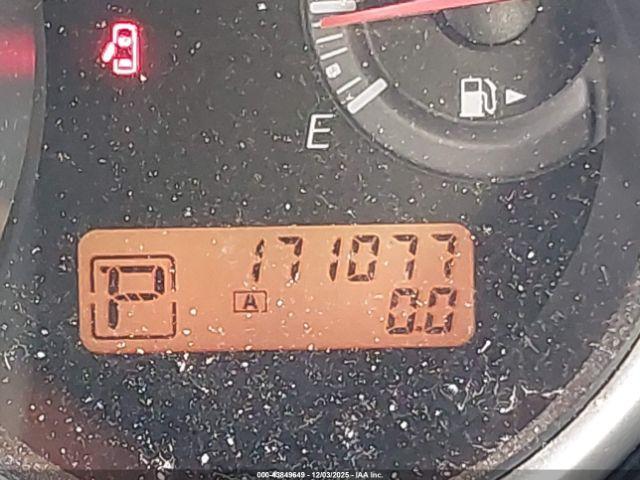 Nissan Versa 1.8s Image 13