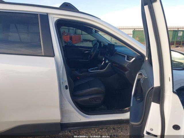 Toyota RAV4 Limited Image 5