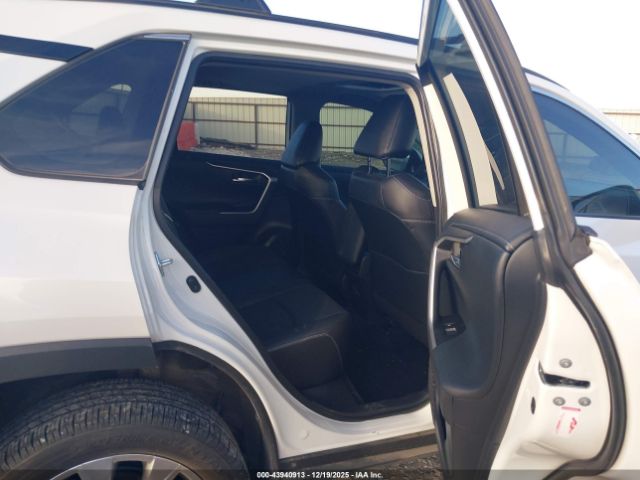 Toyota RAV4 Limited Image 11