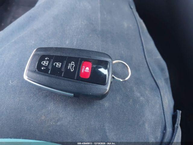 Toyota RAV4 Limited Image 10