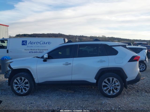 Toyota RAV4 Limited Image 17