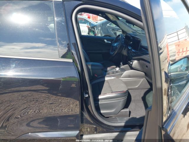 Ford Escape St-line Image 15