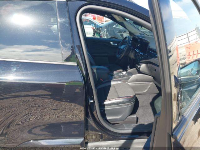 Ford Escape St-line Image 15