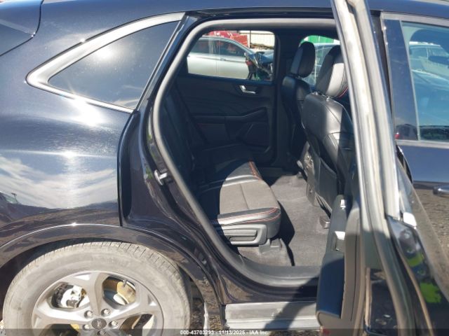 Ford Escape St-line Image 10