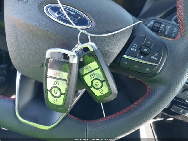 Ford Escape St-line Image 11