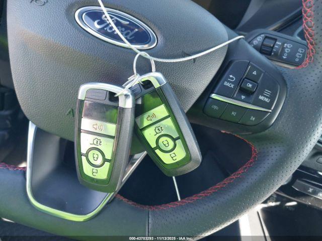 Ford Escape St-line Image 11