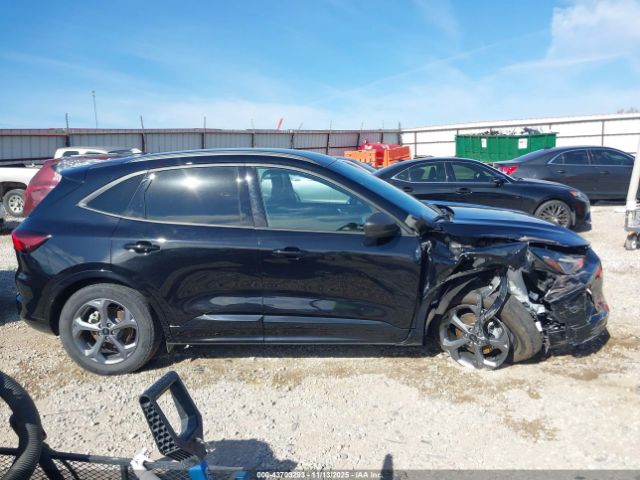 Ford Escape St-line Image 12