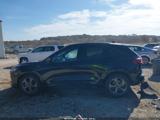 Ford Escape St-line Image 13