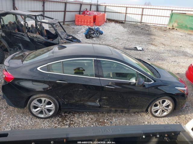 Chevrolet Cruze Premier Auto Image 10