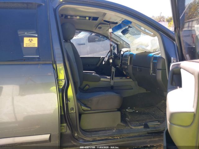 Nissan Titan Se Image 6