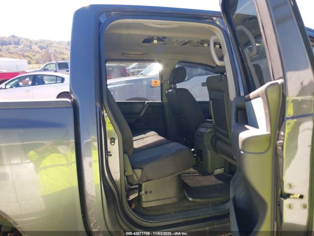 Nissan Titan Se Image 16