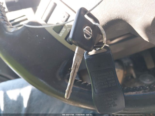 Nissan Titan Se Image 12