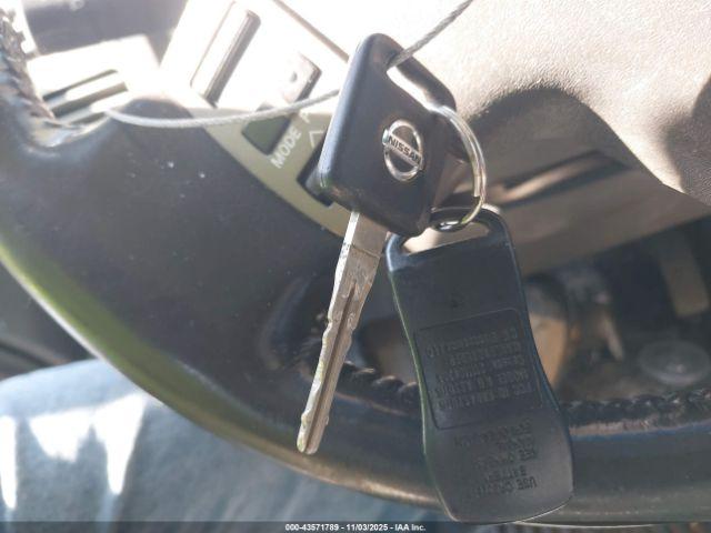 Nissan Titan Se Image 12