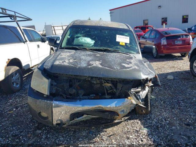 Nissan Titan Se Image 2