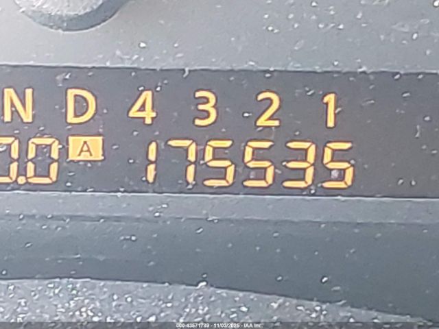 Nissan Titan Se Image 13