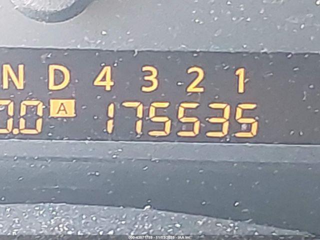 Nissan Titan Se Image 13