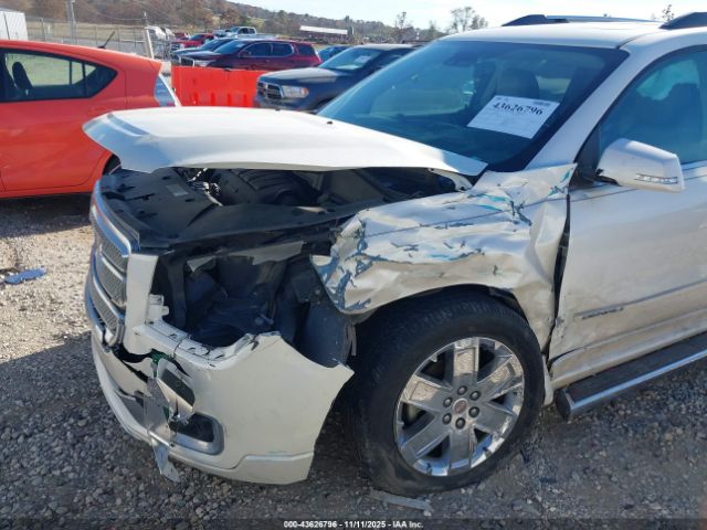 GMC Acadia Denali Image 11