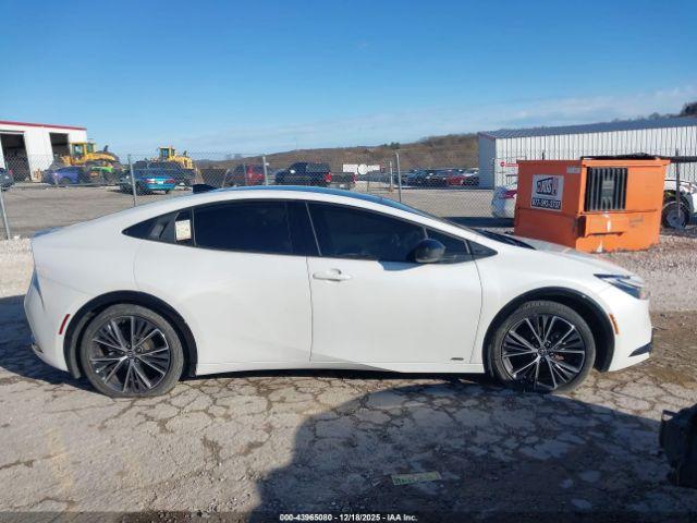 Toyota Prius Xle Awd-e Image 14