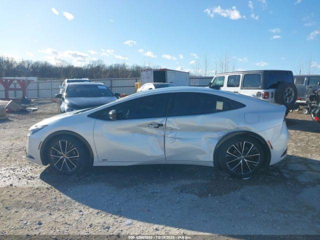 Toyota Prius Xle Awd-e Image 13