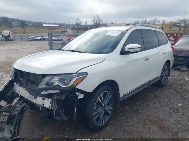 Nissan Pathfinder Platinum Image 3