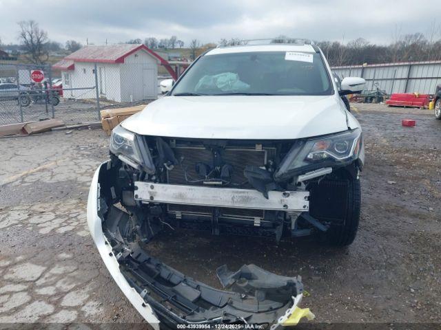 Nissan Pathfinder Platinum Image 8