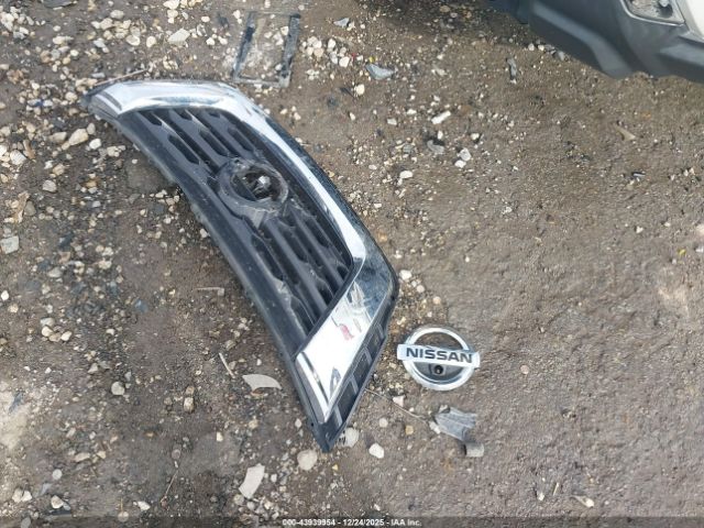 Nissan Pathfinder Platinum Image 2