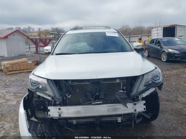 Nissan Pathfinder Platinum Image 14