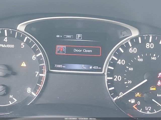 Nissan Pathfinder Platinum Image 13