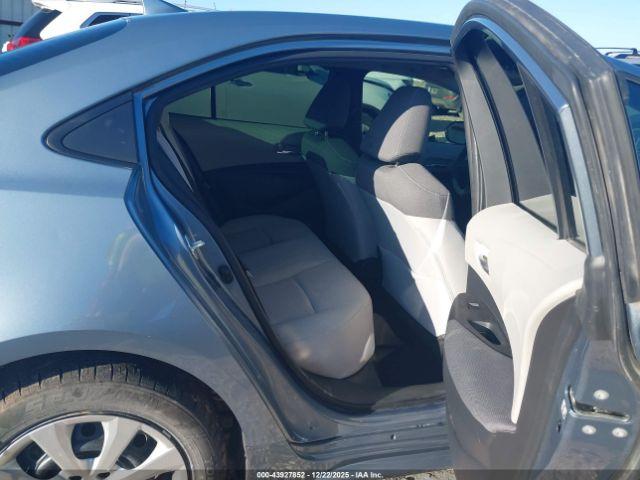 Toyota Corolla Le Image 8