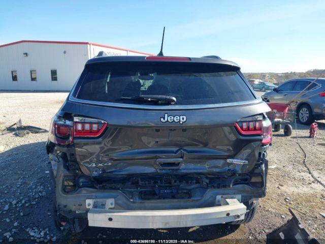 Jeep Compass Latitude 4x4 Image 3