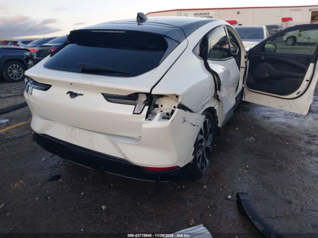 Ford Mustang Premium Image 12