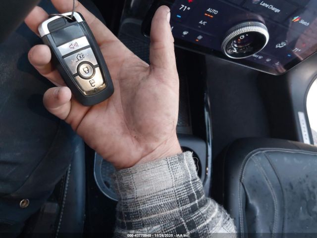 Ford Mustang Premium Image 8