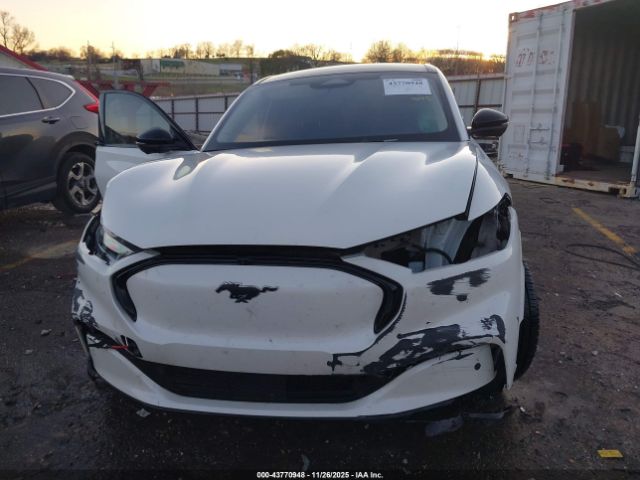 Ford Mustang Premium Image 10