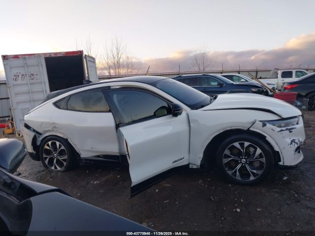 Ford Mustang Premium Image 14