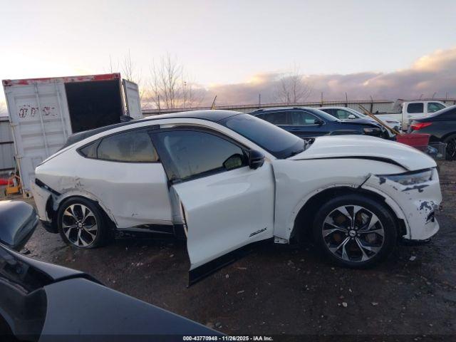 Ford Mustang Premium Image 14